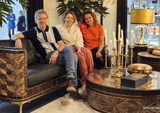 Pieter Adam, Carola en Marieke bij de Circum-collectie van Pieter Adam. De dressoirs en bank zijn afgewerkt met leer en eco-bewuste materialen aan de buitenkant.